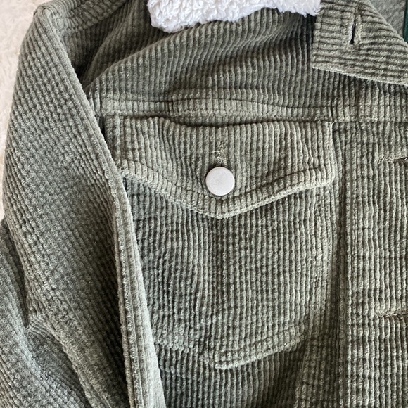 Perfect condition cropjacket - Picture 5 of 5